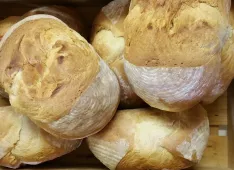 Brot (Foto: Werner N&auml;f): Brot f&uuml;r viele Leute